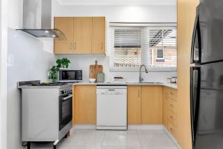 Paradise Living - Quiet Stay near Shops & City Links - 8