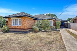 Paradise Living - Quiet Stay near Shops & City Links - 5