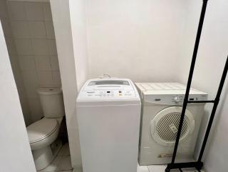 Charming 2-BR Condo in BGC - Manila - 9