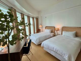 Charming 2-BR Condo in BGC - Manila - 6