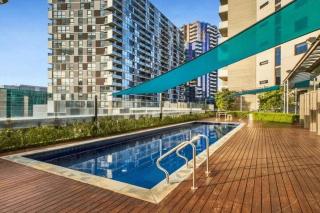 Modern Docklands by Ready Set Stay - 7