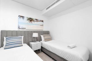 The Zenith - With Carpark NEW Beachfront 3BR Ocean View unit with Pool and GYM - 4