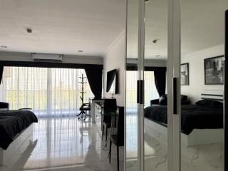 1-Bedroom Pool-View Condo with Large Balcony - Jomtien - 4