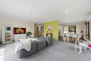 Modern Family Home in Lenah Valley Hobart - 1