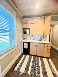 Spacious 6BR Home - Near Top Attractions - 1