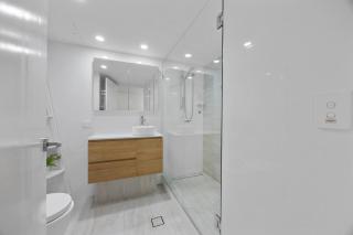 Stylish Beachside Retreat - 7