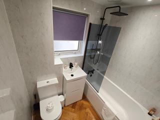 Lovely 2 Bedroom Modern Ground Floor Flat - 6