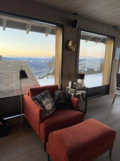 Beautiful Ski-in Ski-out Cabin at the top of the mountain in Hafjell - 8