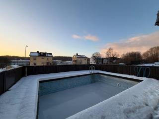 Workers House - 4 BR - 7 Beds - Near Volvo - Desks - 9