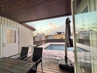 Workers House - 4 BR - 7 Beds - Near Volvo - Desks - 1