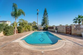 Kalisti-4 Bedroom Beachfront Villa with Private Pool - 7