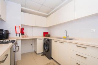 Vibrant Island Apartment - 4