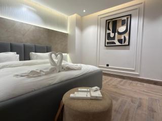 The Montage Signature Hotel - 4