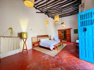 Colonial Oasis with Private Pool,Walk to Main Square - 7