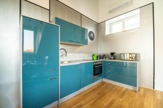 3BR Apartment with Balcony near Naschmarkt City Center - 6