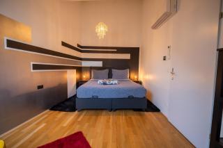 3BR Apartment with Balcony near Naschmarkt City Center - 4