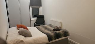 Studio - Sleeps 2 - Ensuite and Private Kitchen - 2