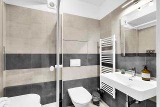 Stylish Designer Stay with Free Street Parking - 6