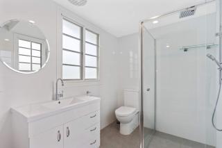 MetaWiseBnB Waterfront 3BR Coastal Escape - 1