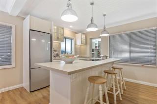 MetaWiseBnB Waterfront 3BR Coastal Escape - Deception Bay - 5
