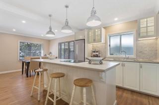 MetaWiseBnB Waterfront 3BR Coastal Escape - Deception Bay - 4