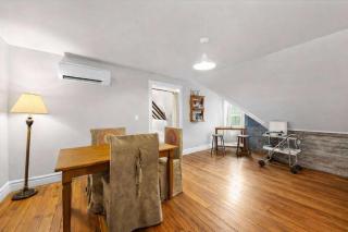 Cozy Top-Floor Retreat in the Heart of Louisville - 9