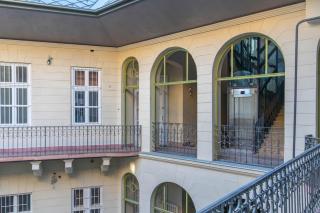 2BDR Central Grand Bourgeois Apt at Kodaly w AC - 5