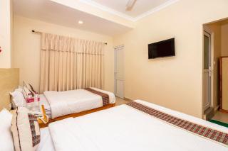 OYO 254 White House In - 8