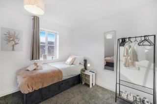 3 BR 6 Beds 3 Bath Garden Parking Heathrow 15 min Windsor & Legoland - 0