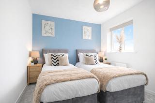 Detached House - Close to City Centre - Free Parking, Fast Wifi, Private Garden and Smart TV with Netflix by Yoko Property - 5