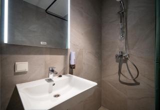 Airport-Bus - 13 North Studios - Apartment 3 - 2