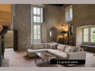 Your Private Castle - 1000 m2 - 5 suites - 40 hectares - 5