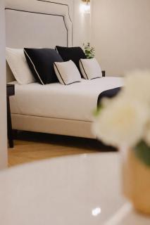 SOFIA Suites & Rooms - 7