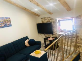 RELAX - Istrian stone house in the heart of the beautiful fishing village Fažana - only few steps from the sea and the wonderful beach - incl Klima with PLASMA-QUAD-PLUS-FILTER against C O V I D for better air quality - 2
