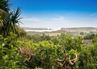 Sea Gem, Coastal Family House with Balcony Sea Views & Garden - 8