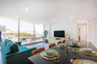 Espinho Sunny Vibes & Balcony with Pool - 7