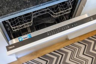 Espinho Sunny Vibes & Balcony with Pool - 4