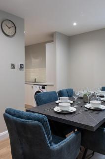 Stylish 2-Bed, 2-Bath, Sleeps 6 - 8