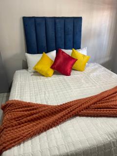 Woodlands Hills Estate Home Stay - 2