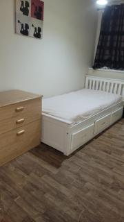 35 rowland rd room B - 5