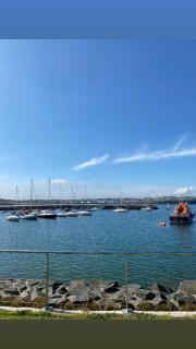 Harbourfront Views 1 minute stroll to the Beach - 5