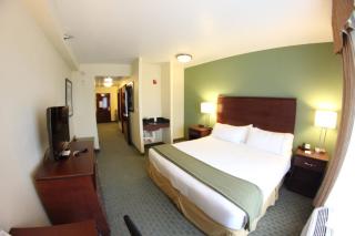Holiday Inn Express & Suites Cocoa by IHG - 1