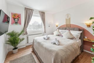 Hellohome I Wohlfühl Design I Boxspring I Parkplatz I City Apartment Happy - 9