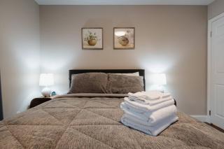 Gahanna Family-Friendly 4BR Retreat • King Bed - 1