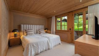 Luxurious 5 Bedroom Chalet With Modern Charm - 1