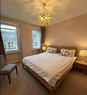 New Royal Mile Residence Spacious Quiet Comfortable Flat with Balcony & Great Views Top Floor No Lift - 1