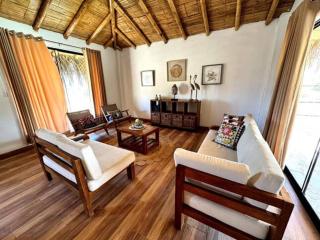 Hermosa Casa con Piscina y Playa Privada - San Martín - 8