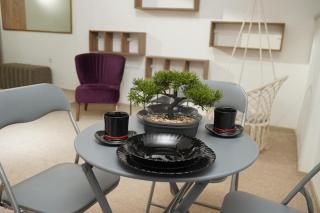 Cozy Central Apartment - 2