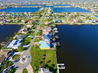 CoralVilla Seascape -on 8 Lakes, infinity pool, spa, boating, views - 8