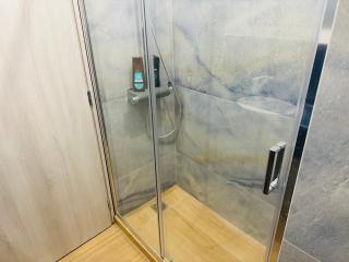 Brown Balcony Suite No 1, Piraeus Port - 5